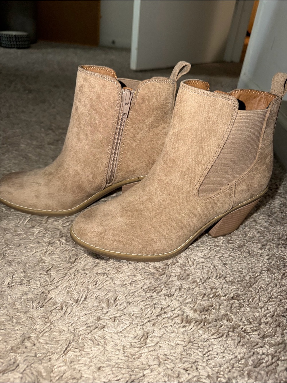 Never Worn Women's Size 7 Tan Suede Ankle Booties